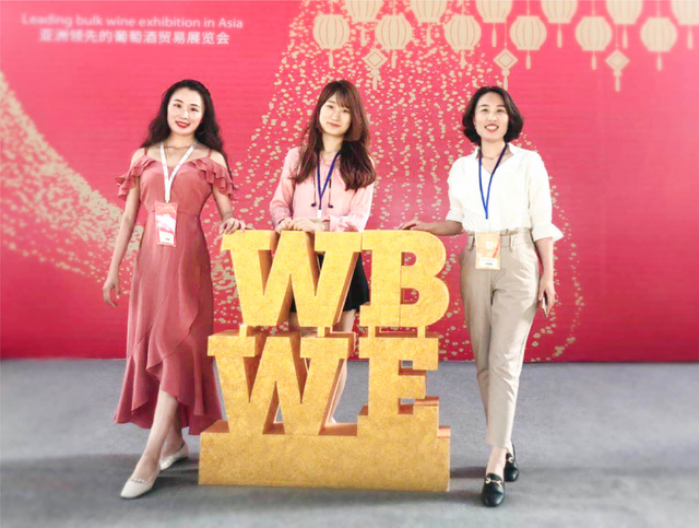 ကျွန်ုပ်တို့၏ 0 န်ထမ်းများ